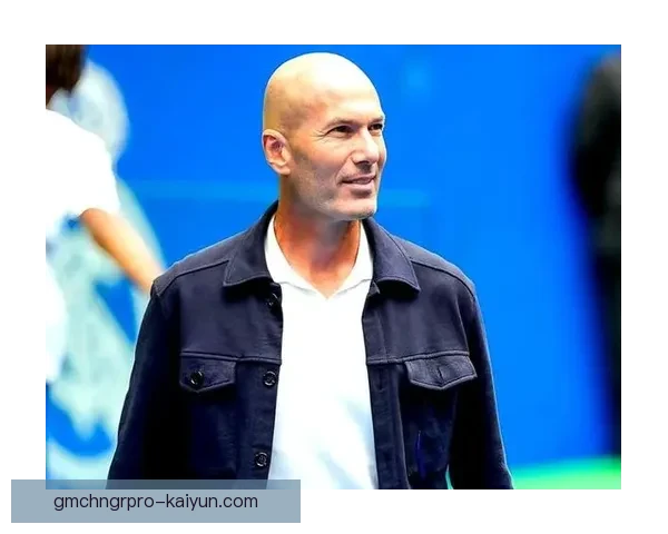 齐达内的技术特点分析：控球艺术与战术智慧完美结合，展现非凡竞争力