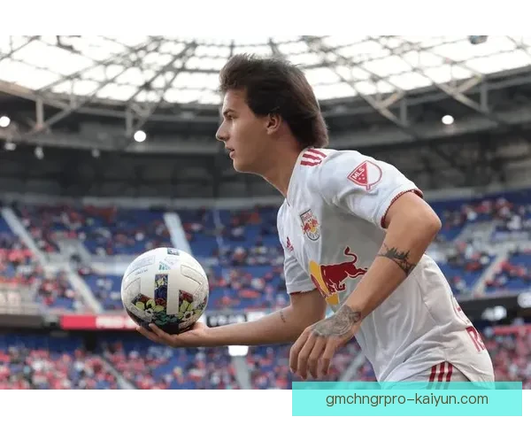 拜仁慕尼黑进攻战术核心穆西亚拉本赛季表现稳健健